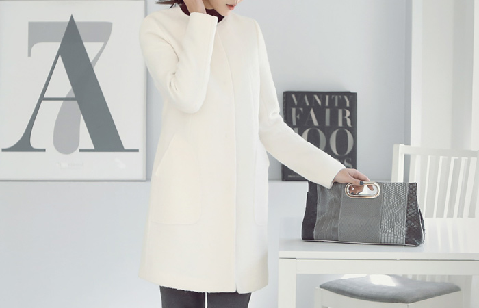 ラウンド部クルウルウールのコート