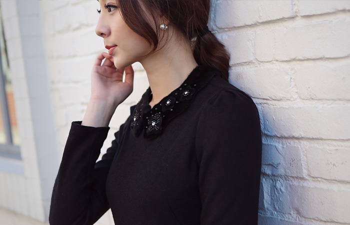 裾フリルウールワンピース（ネックレスカラー）