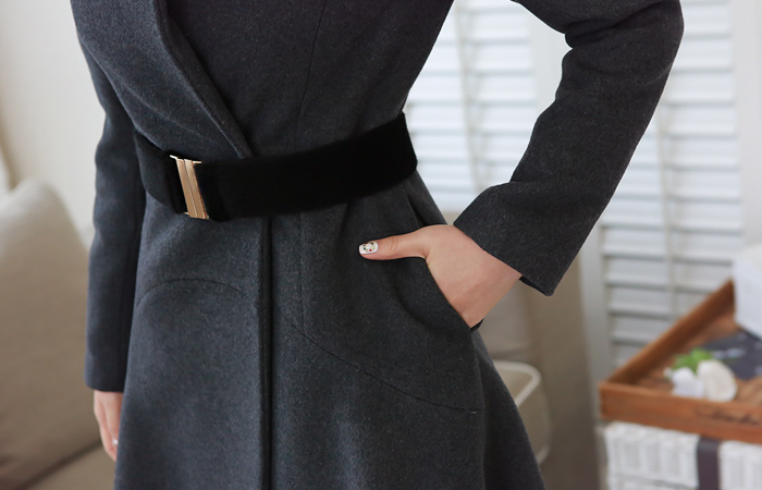 カシミアタッチオンバルラッフルコート