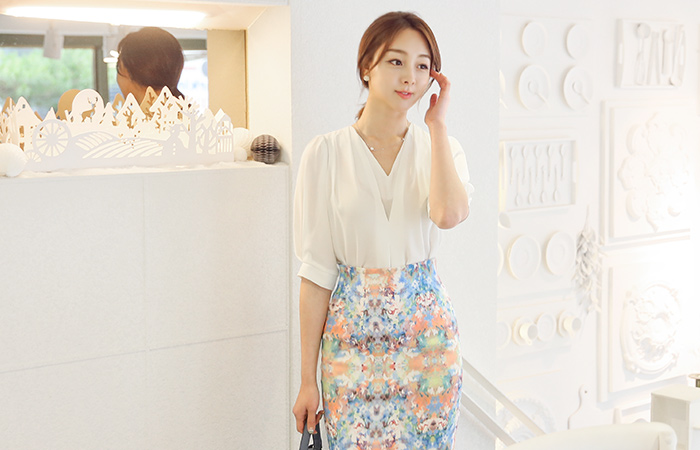 ブイネックしわブラウス（半袖）