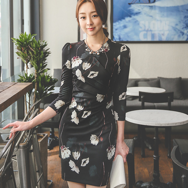 ホワイトフラワーシャーリングワンピース