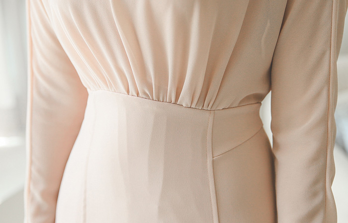 シーツルーボリュームシャーリングワンピース