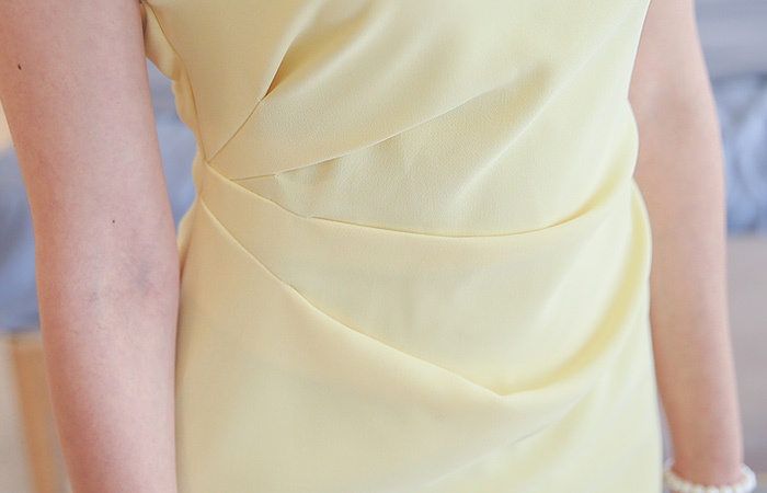 女性サイドシャーリングドレス（品切り）