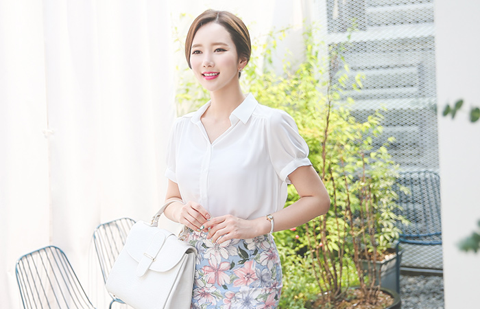 パンチングラインシャーリングブラウス