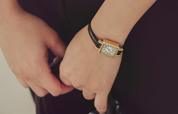 スクエアゴールド時計