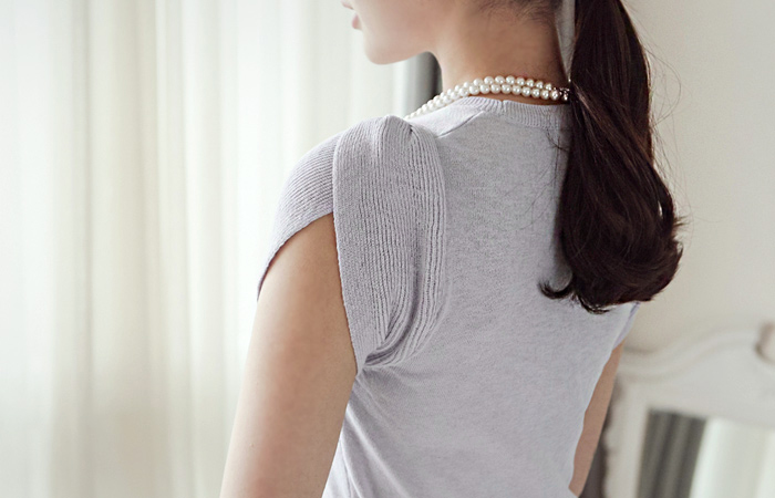 シンプルチューリップキャップスリーブニット