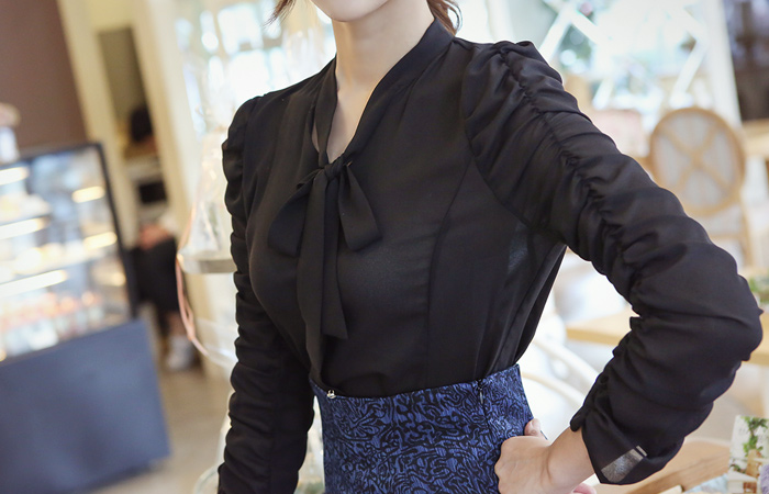 シーツルー小売シャーリングブラウス