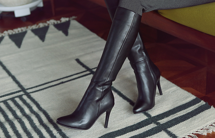 スリムラインの横のジッパーブーツヒール