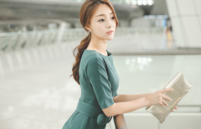 ボートネックベルティードリネンワンピース