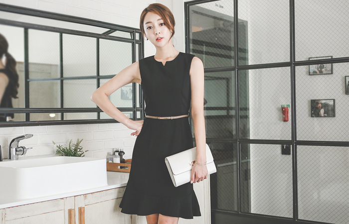 開運ネック裾ラッフルドレス