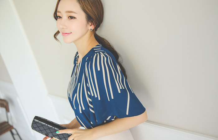 ラグジュアリースティックゴールドバーブラウス