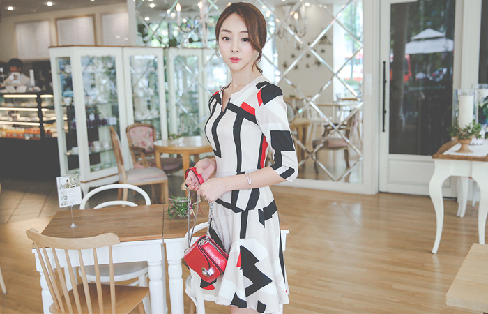 ユニークハートネック斜線ラッフルドレス