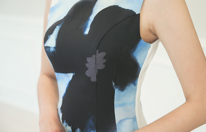 アーティスティックフラワースリムドレス