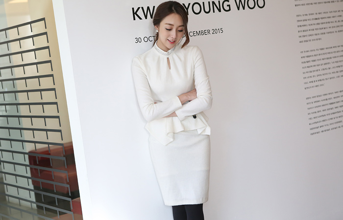 ノブレスキュービックネックウールドレス