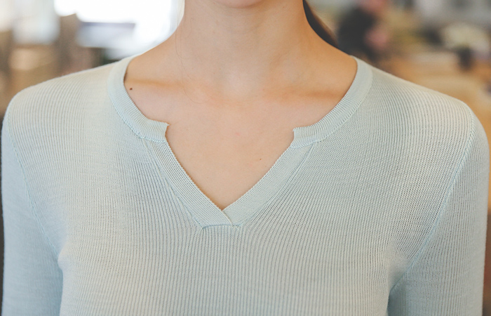 ベーシックスリムフィットブイネックニット