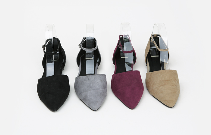 Vの切開ストラップシューズ