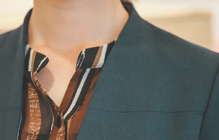 カレン切開ステッチロングジャケット