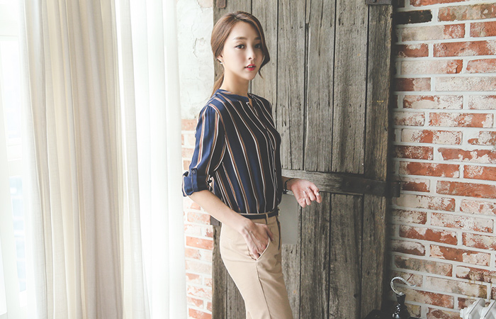 トリプルストライプロールアップブラウス