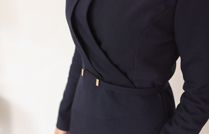 モダン切開ブイネックドレス