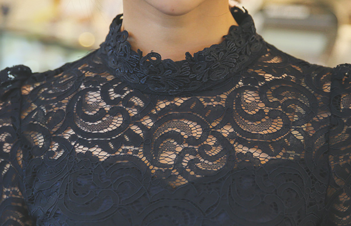 ロイヤル半ハイネックレイスドレス