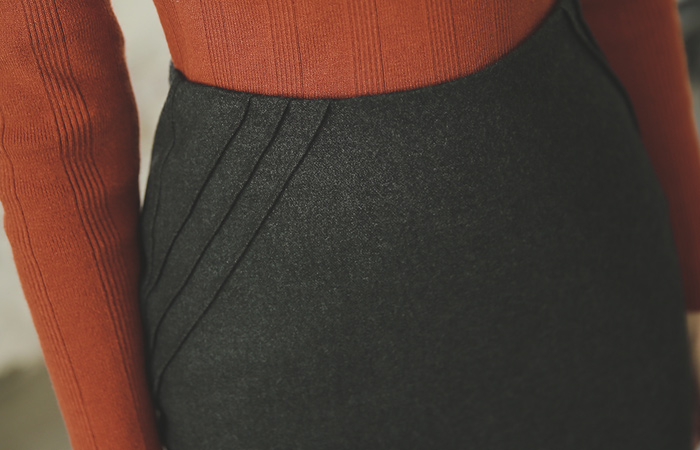 トリプルピンタックラインスカート