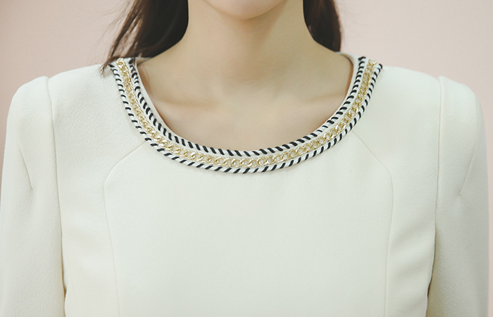 リーフチェーンネックラインドレス