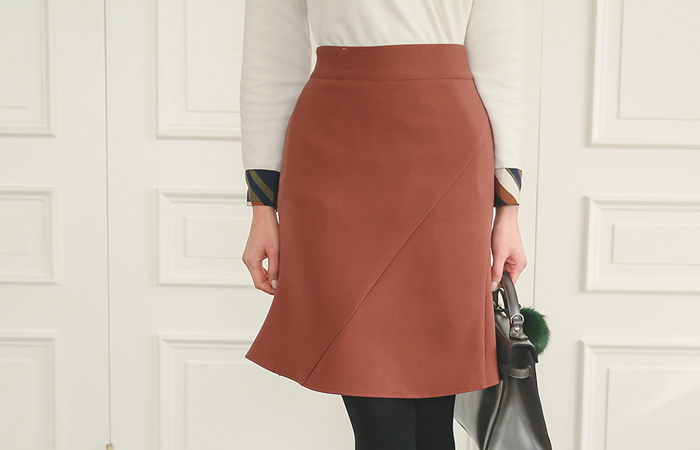 斜線切開ラッフルギャザースカート