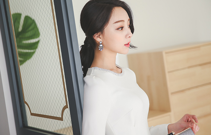 ラグジュアリースリムダーツキュービックネックドレス