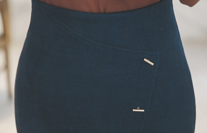 ゴールドのヒントボタンチューリップひらきスカート