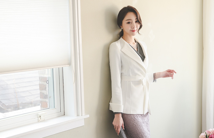 ウィングカラーベルティードハーフジャケット