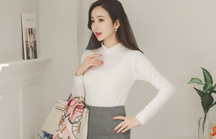 チューリップ半ハイネックティーシャツ