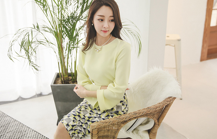 シンプルラウンドナチュラルブラウス