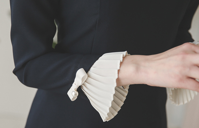 ハートネックリボンプリーツラッフルドレス