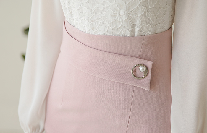 女性の真珠リングバンドハイスカート