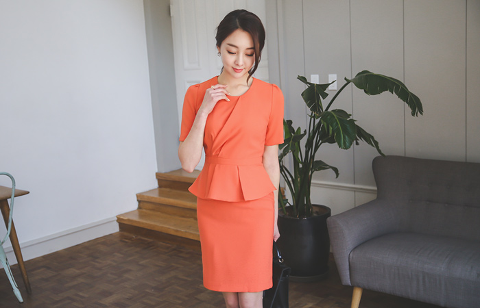 ピンチシャーリングフェプラムドレス