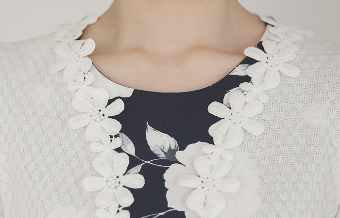 エンボスフラワートリミングカーディガン