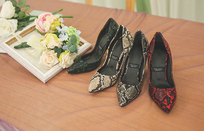 [モデル着用30次]ラグジュアリー蛇の皮スティレットヒール