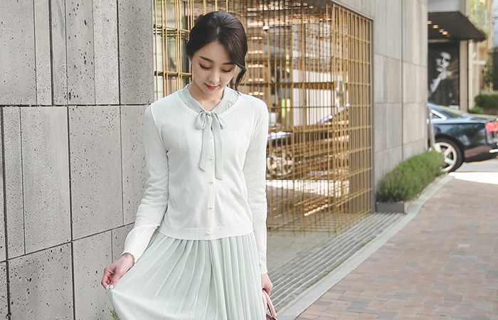 真珠の豆ボタンラウンドネックカーディガン