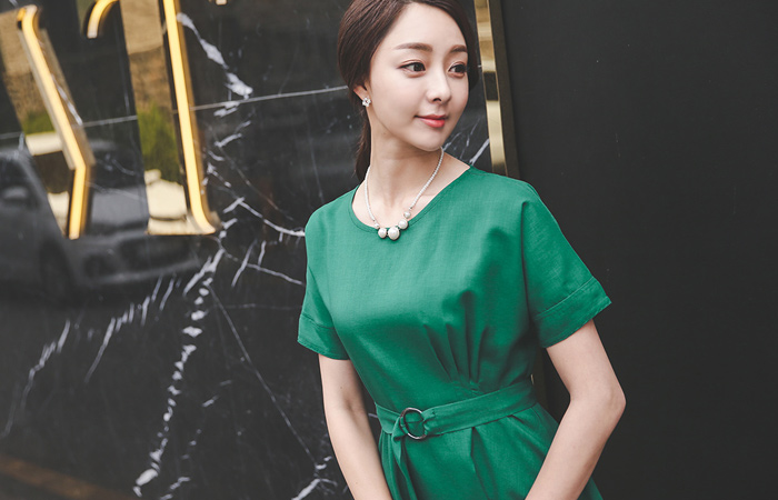 女性ピンチシャーリングフレアドレス