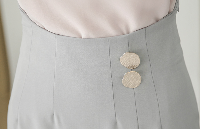 マットボタンカーブハイウエストスカート