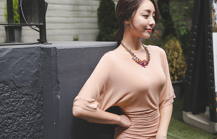 後部ボタンベルスリーブスリミングドレス