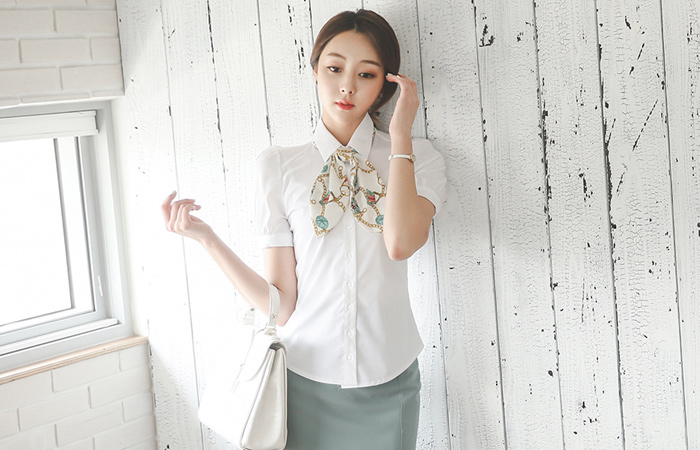 チェーンスカーフこートンスパンブラウス