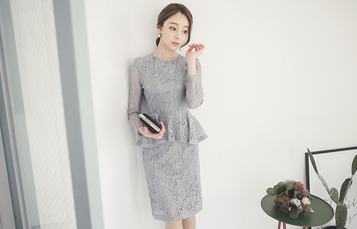 エレガンスレイスフェプラムドレス