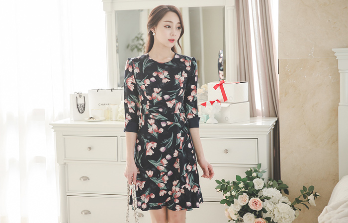 リリーラッフルラップドレス