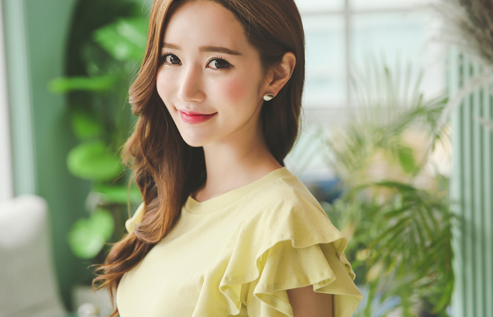 ティアードラッフル袖ラウンドティーシャツ