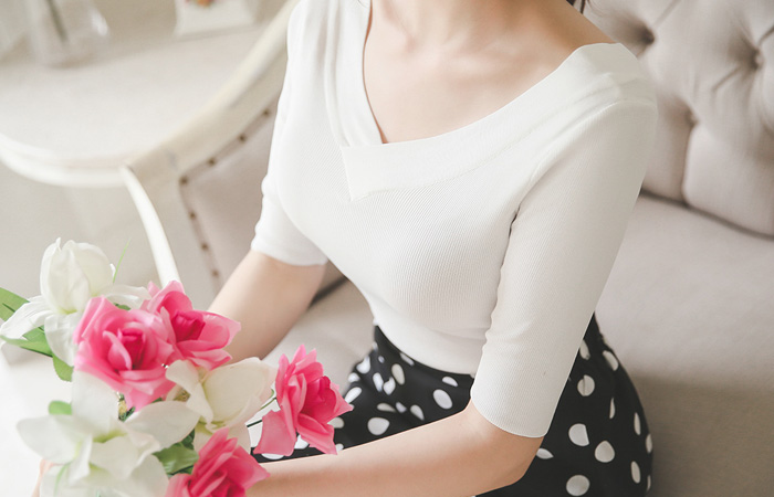 女性ソフトテンションブイネックニット