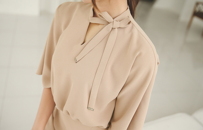 リボンタイチョーカーネックオンバルフレアドレス