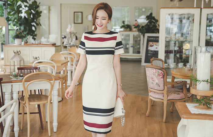 アート配色ジャカードのMIDIワンピース