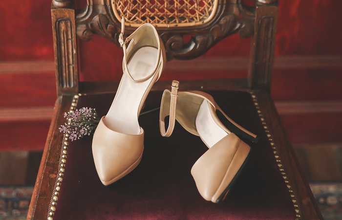 プラットホームストラップクッションスティレットヒール