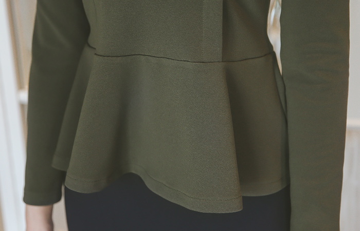 サイド切開スパンフレアブラウス